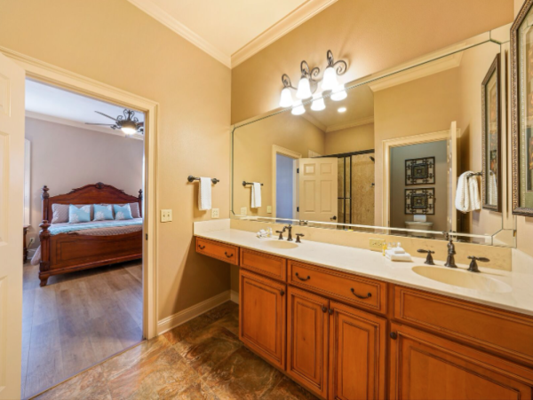 Luxurious Coastal Retreat in Miramar Beach - 7-Bedroom Home Near Beach